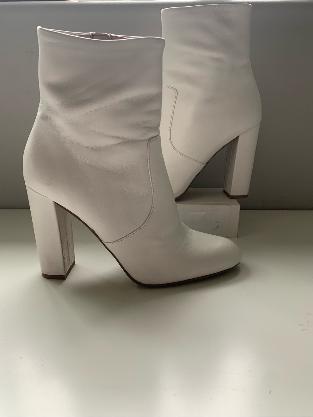 Steve Madden Editor 4” white leather ankle booties